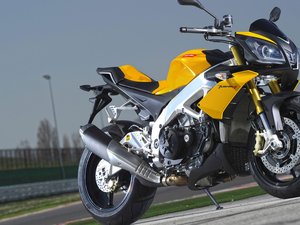 摩托车 aprilia