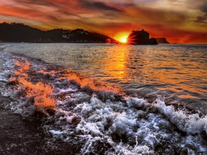 安卓风景 海岸 礁石 浪花手机壁纸