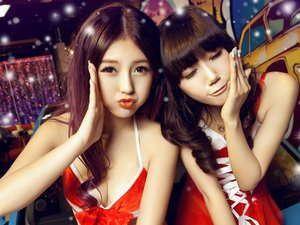 安卓香车美女 车模 美女 可爱 诱惑 迷人 电眼 动感车模 模特 性感手机壁纸
