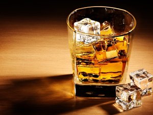 安卓小清新 静物写真 酒杯 冰块手机壁纸