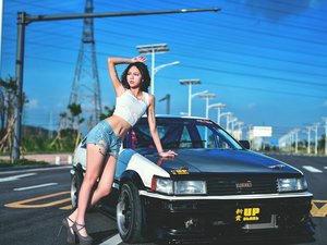 秋名山 战车 丰田 AE86 美女 模特 宽屏