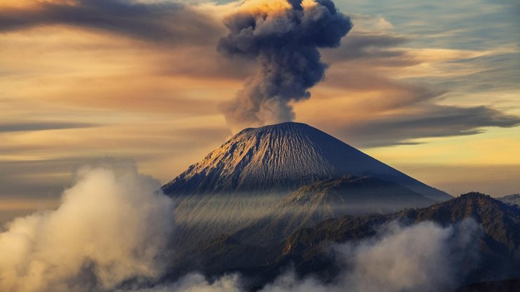 风景 自然风光 火山 喷发