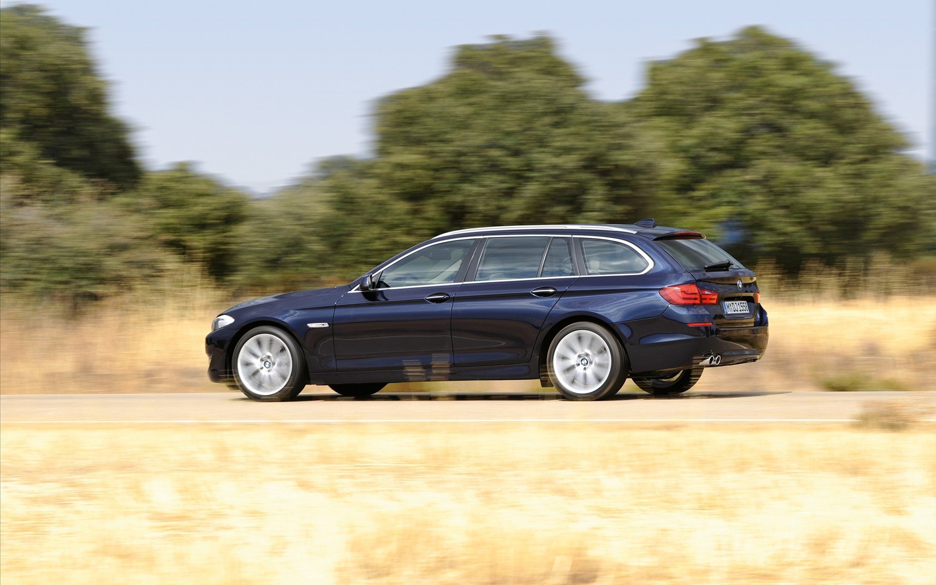 bmw宝马汽车宽屏旅行车 相关壁纸