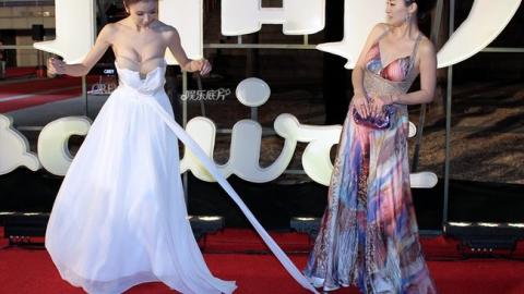 <em>女明星</em>的尴尬意外走光