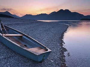 安卓风景 湖水 湖面 湖畔 小船手机壁纸